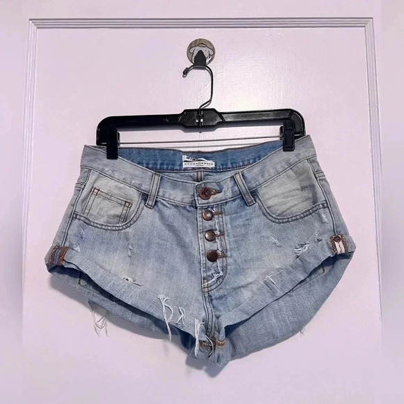 One Teaspoon Bandits Relaxed Fit Long Rise Button Fly Distressed Twist Hem Short - Picture 2 of 5